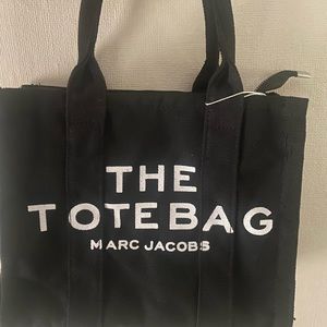 The mini tote bag in black